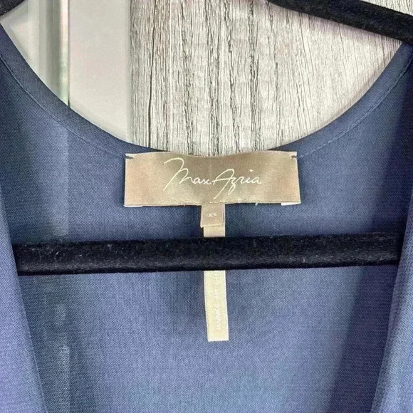 Max Azria Dress XS Deep V Neckline Tulip Hem Navy Designer - Picture 2 of 10